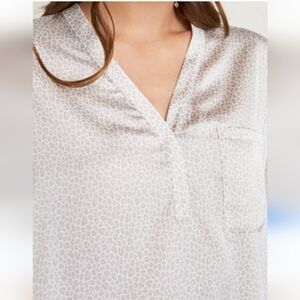 Barefoot dreams pajamas top Satin leopard print long sleeve v neck sz M